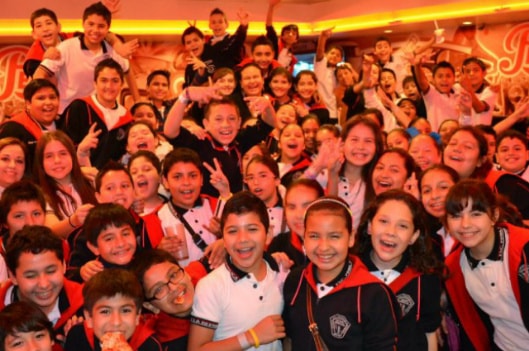 Grupo escolar en Incredible Pizza